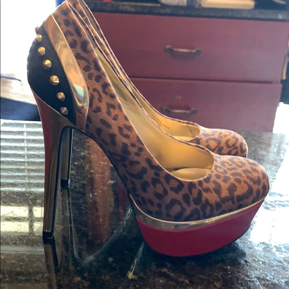 Leopard GUESS platform heels red 8.5